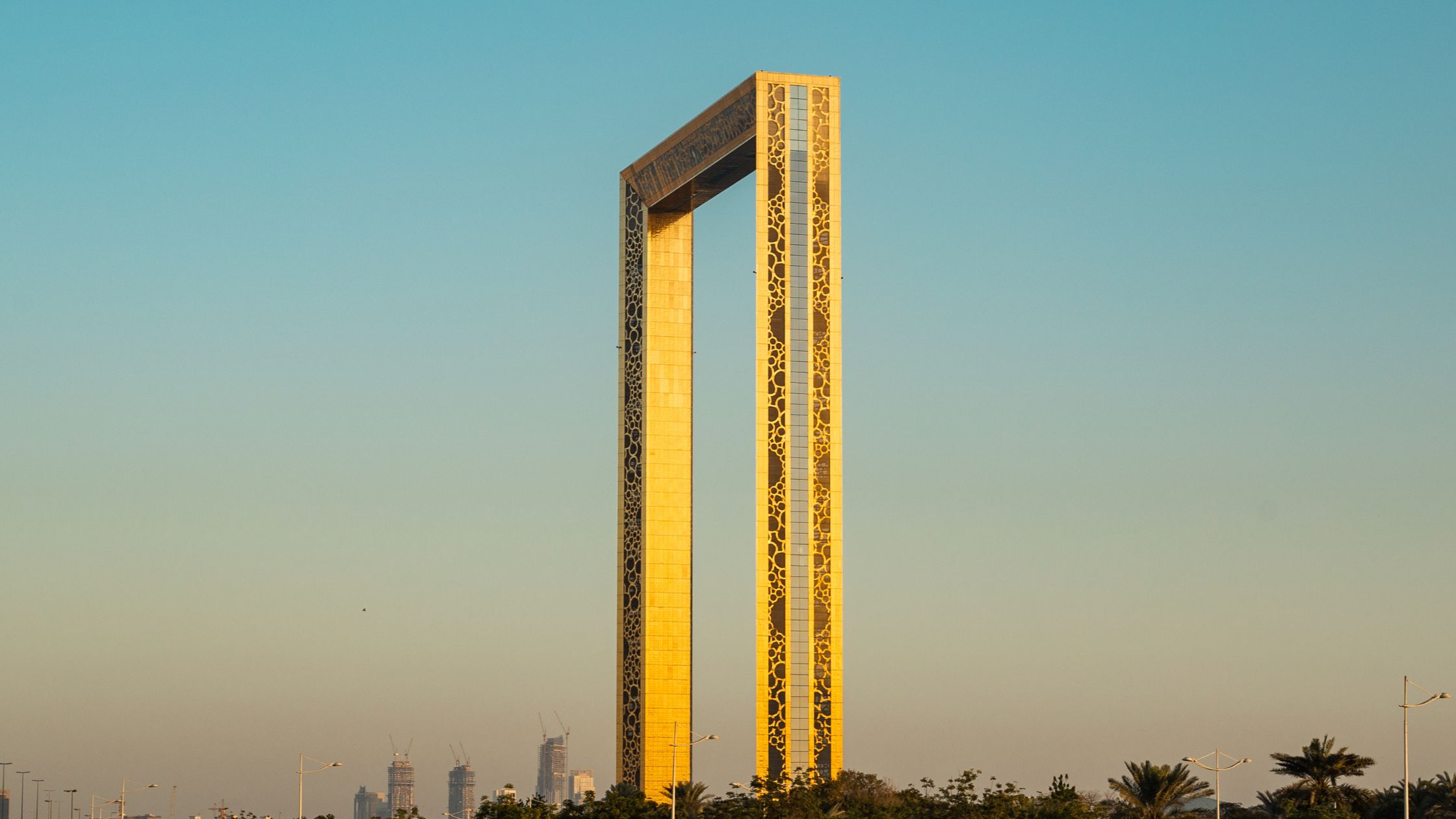Exploring the Iconic Dubai Frame: Journey Through Time and Space