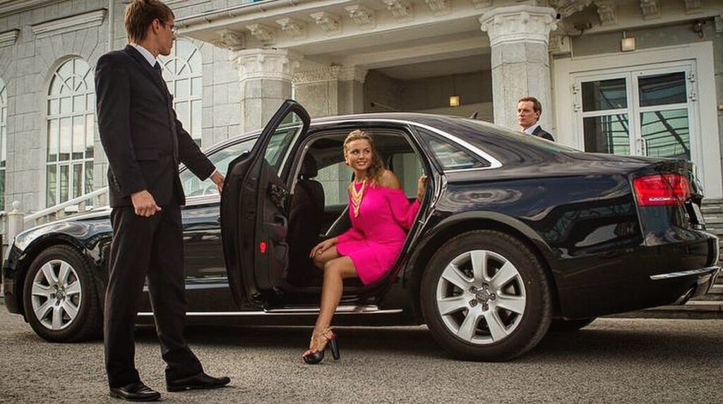 What Are The Benefits Of Hiring An Airport Car Service Miami?